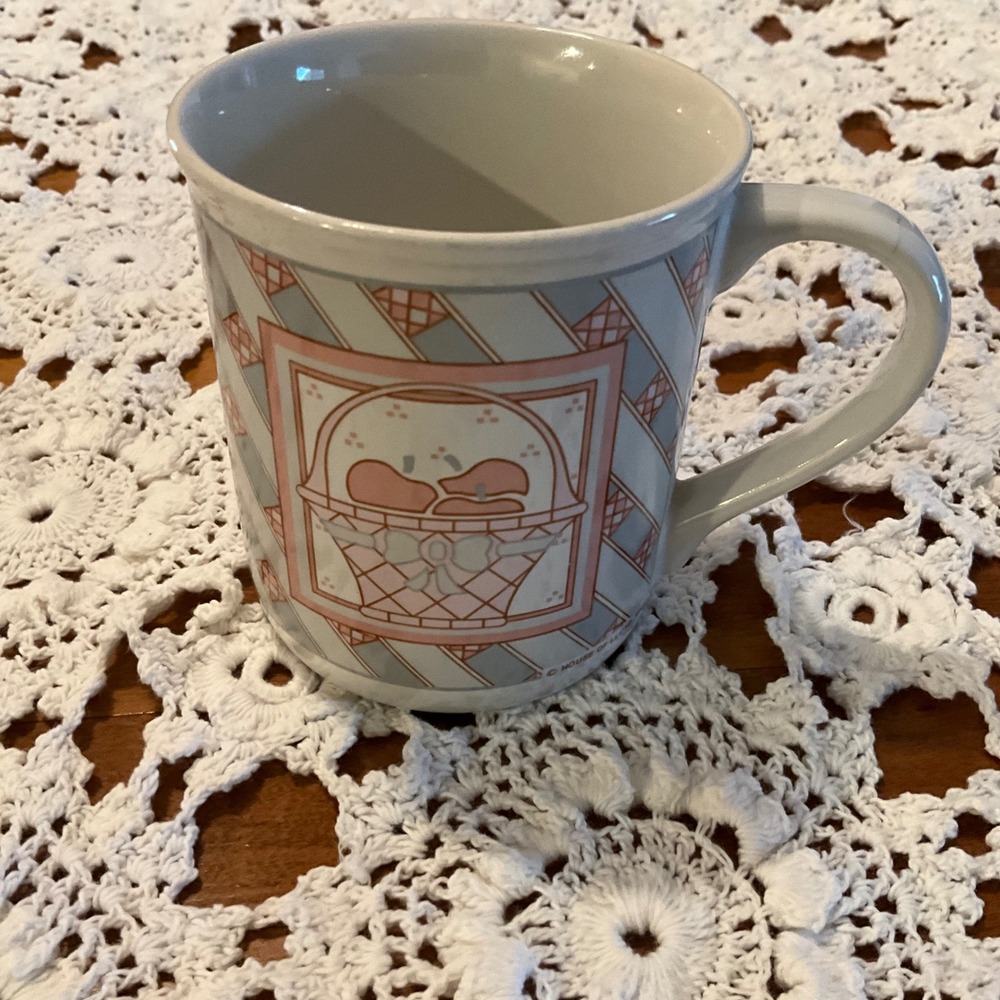 House of Lloyd 1989‎ Mug Apple Basket Pastel Pink Blue Cottagecore Decor